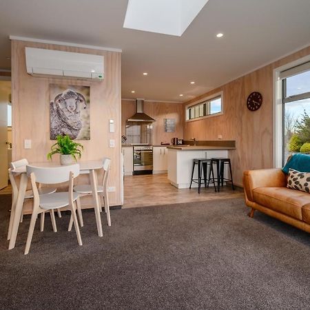 Starlight Townhouse Villa Twizel Bagian luar foto